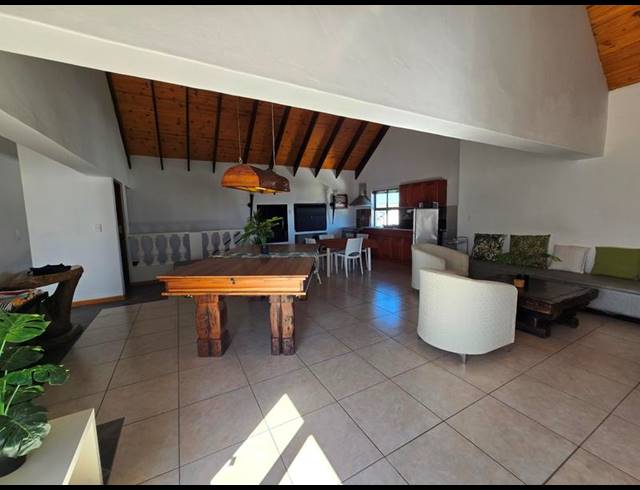 5 BEDROOM HOUSE FOR SALE IN GOLDEN MILE
